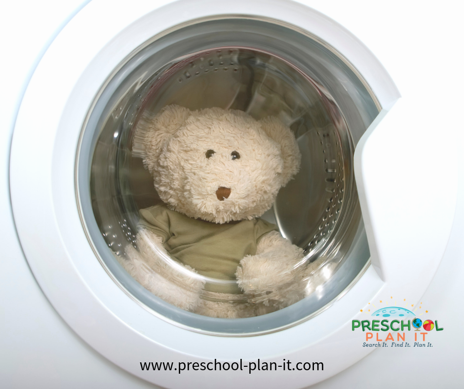 Baby Dolls doing the laundry with washing machine! Play Toys cleaning  routine! 